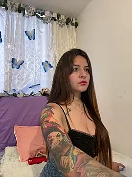 Linda Bellucci online show from December 2025 10:32:02 PM