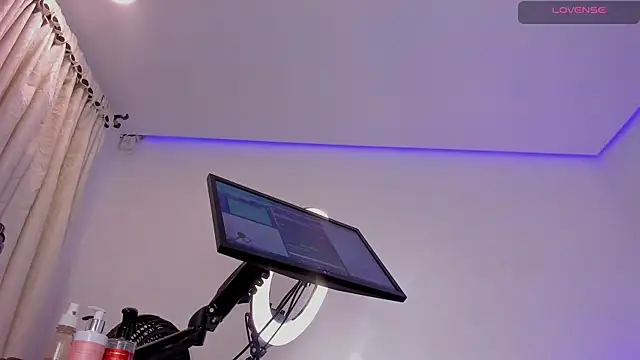 eva rain  online show from December 2025 01:55:01 PM