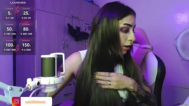 vainilla doll online show from December 2025 11:28:02 PM