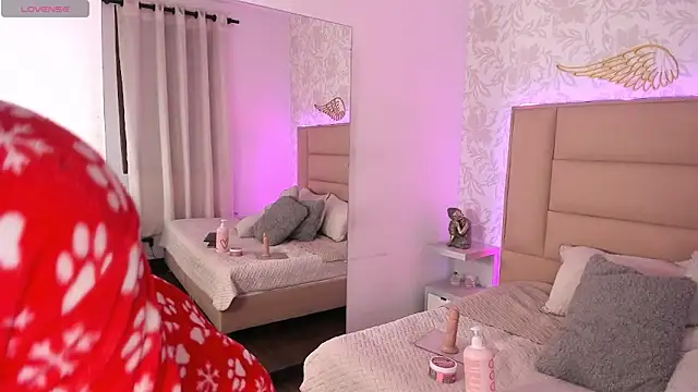 Snapshot of tiffany_wine chatting on September 2025 04:33:01 AM tiffany wine online show from September 2025 04:33:01 AM