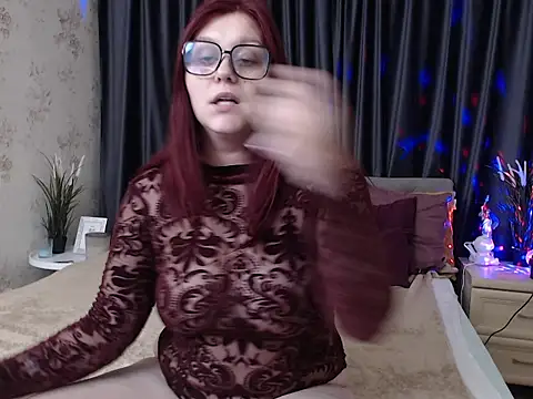 Alisawoods  online show from November 2025 06:44:01 PM