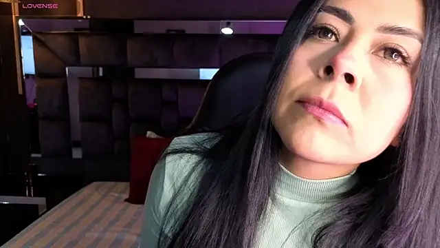 Aniajoness  online show from November 2025 04:02:01 AM