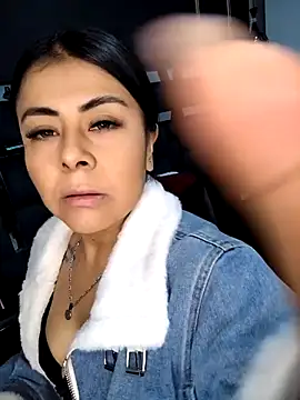 Aniajoness  online show from November 2025 03:43:01 AM