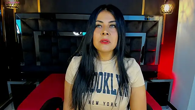 Aniajoness  online show from April 2026 04:15:01 AM