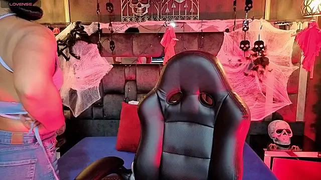 Aniajoness  online show from October 2025 02:43:01 AM