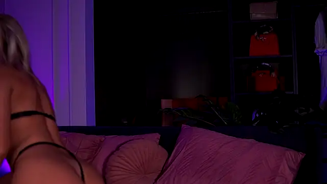 Monique Celeste online show from November 2025 04:50:01 AM