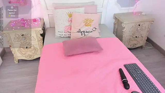 Snapshot of MeganStar__ chatting on November 2025 12:05:02 PM MeganStar online show from November 2025 12:05:02 PM