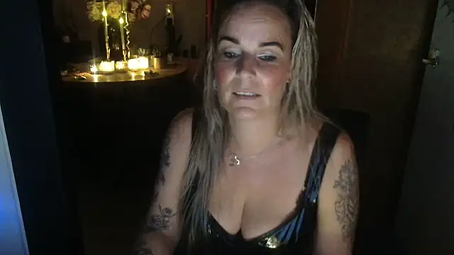 Snapshot of Mrs-Aurora chatting on May 2026 10:18:01 PM Mrs-Aurora online show from May 2026 10:18:01 PM