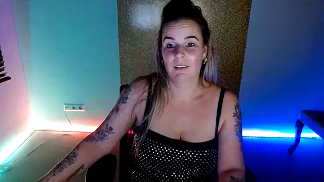 Mrs-Aurora online show from December 2025 07:35:01 PM