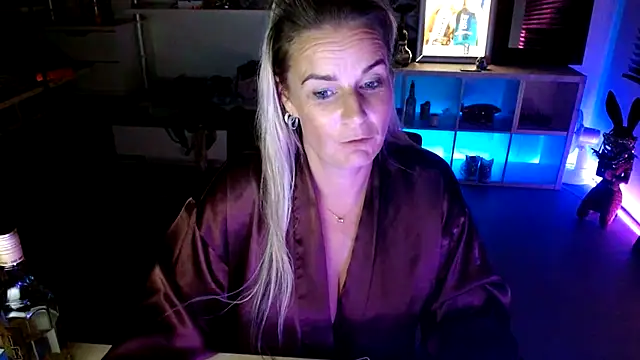 Snapshot of Mrs-Aurora chatting on October 2025 01:03:02 AM Mrs-Aurora online show from October 2025 01:03:02 AM