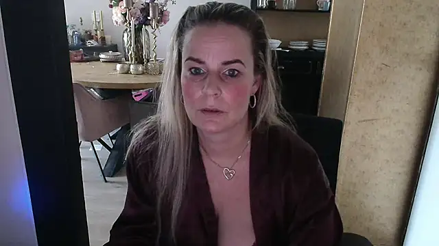 Mrs-Aurora online show from March 2026 10:31:02 AM