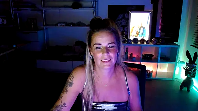 Snapshot of Mrs-Aurora chatting on October 2025 08:31:01 PM Mrs-Aurora online show from October 2025 08:31:01 PM