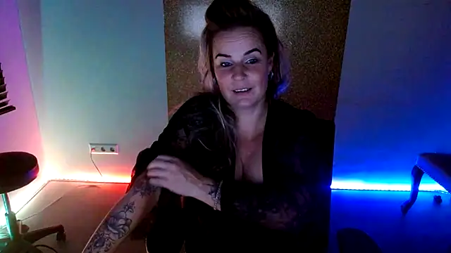 Mrs-Aurora online show from December 2025 06:59:02 AM