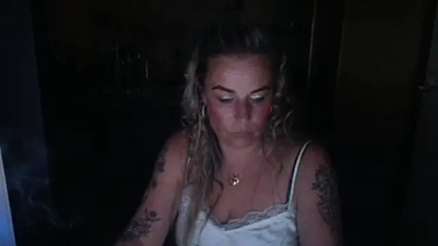 Snapshot of Mrs-Aurora chatting on May 2026 09:40:01 PM Mrs-Aurora online show from May 2026 09:40:01 PM