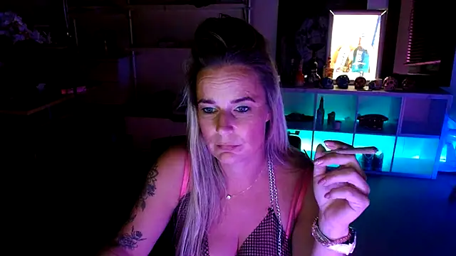 Snapshot of Mrs-Aurora chatting on October 2025 07:48:01 PM Mrs-Aurora online show from October 2025 07:48:01 PM