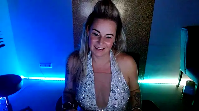 Mrs-Aurora online show from November 2025 07:58:01 PM