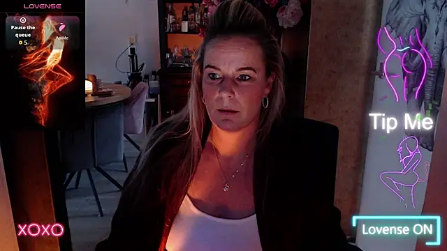 Mrs-Aurora online show from January 2026 12:45:01 PM