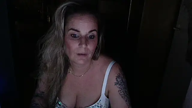 Mrs-Aurora online show from March 2026 03:28:01 AM