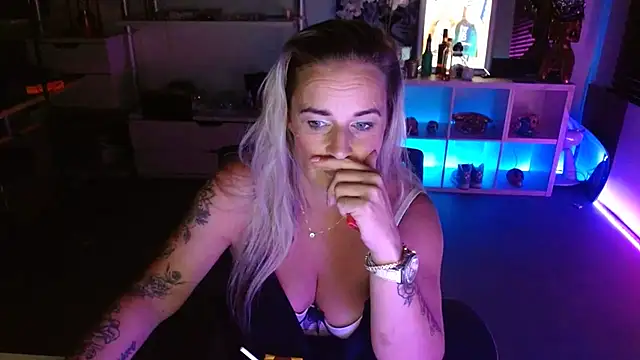 Snapshot of Mrs-Aurora chatting on September 2025 06:57:01 PM Mrs-Aurora online show from September 2025 06:57:01 PM