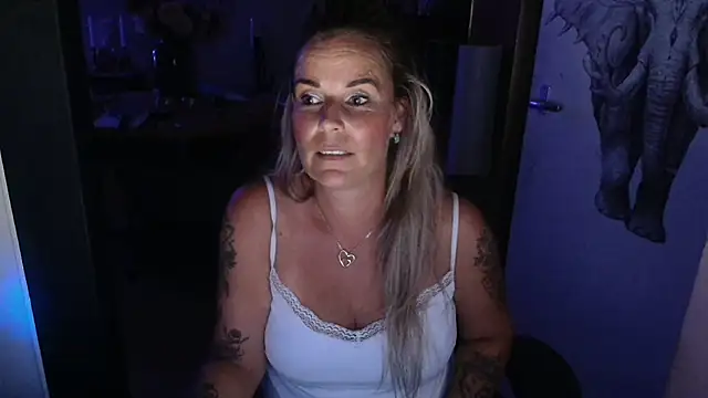 Snapshot of Mrs-Aurora chatting on July 2026 10:27:02 PM Mrs-Aurora online show from July 2026 10:27:02 PM