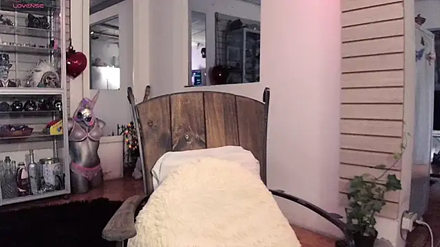 xinamora online show from November 2025 05:07:02 PM