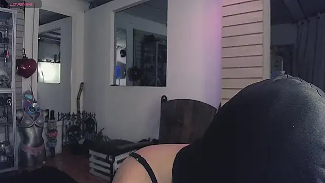 xinamora online show from November 2025 05:12:01 AM