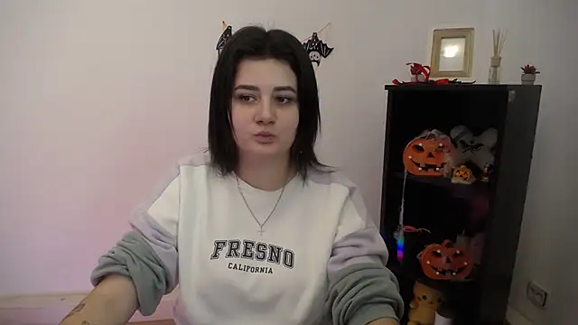 Katrin kiss  online show from November 2025 01:48:02 PM