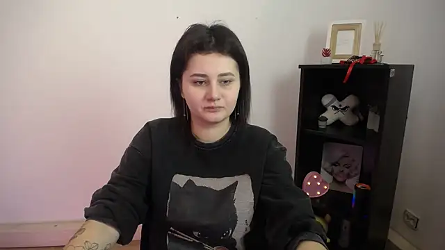 Katrin kiss  online show from November 2025 01:27:02 PM