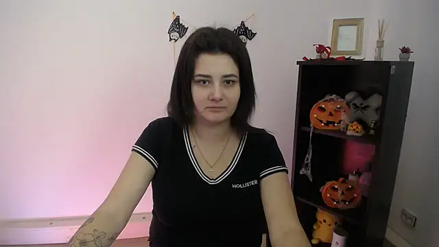 Katrin kiss  online show from November 2025 01:37:01 PM