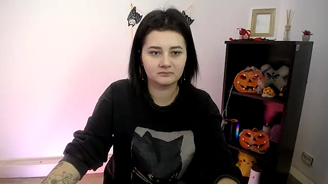 Katrin kiss  online show from November 2025 12:32:01 PM