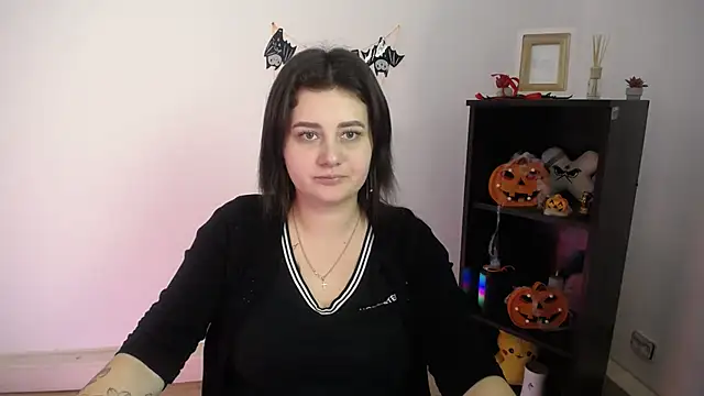 Katrin kiss  online show from November 2025 01:28:01 PM