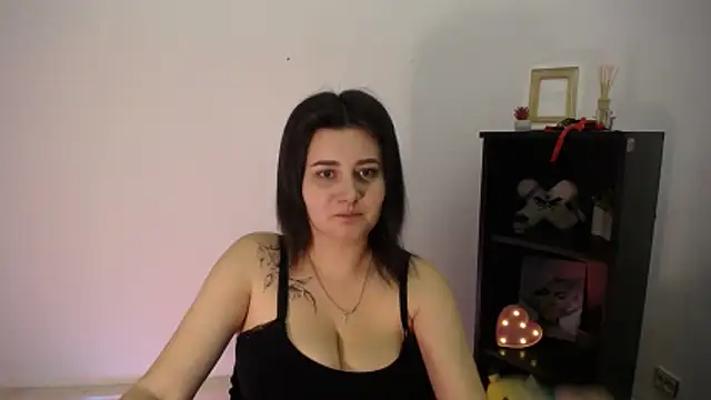 Katrin kiss  online show from December 2025 02:27:02 PM