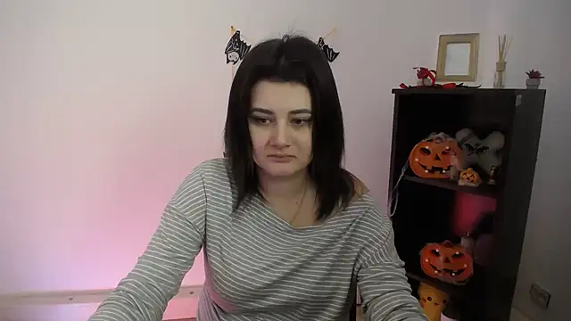 Katrin kiss  online show from November 2025 01:49:02 PM