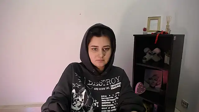 Katrin kiss  online show from December 2025 02:33:01 PM