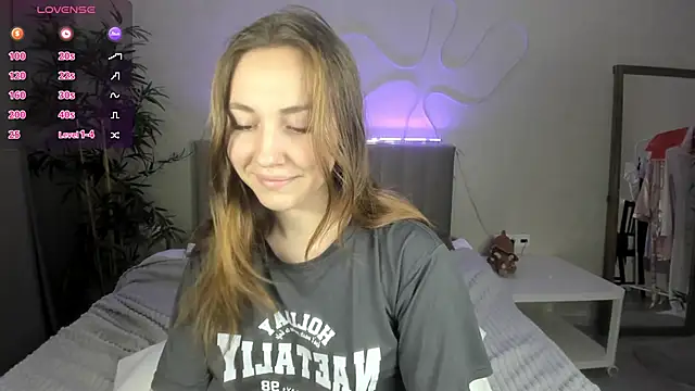 Luna G0ld online show from September 2025 11:44:02 PM