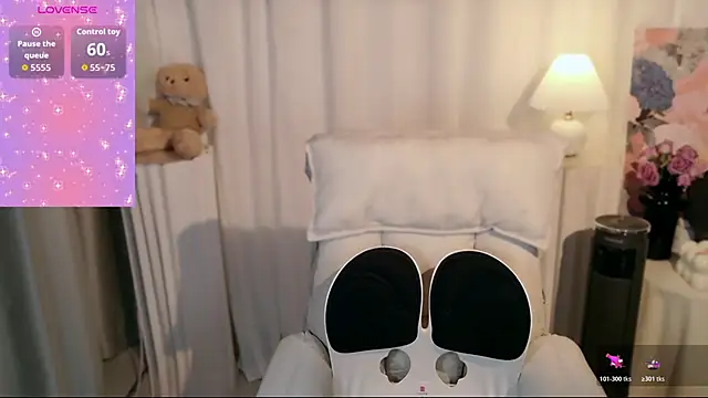 Snapshot of Seven-76 chatting on November 2025 03:26:02 PM Seven-76 online show from November 2025 03:26:02 PM