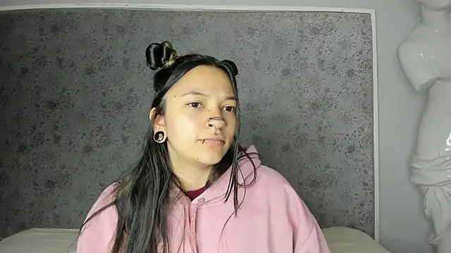 Kitty ravee online show from October 2025 04:03:01 AM