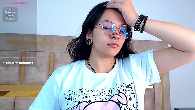 Kitty ravee online show from September 2025 01:50:01 PM