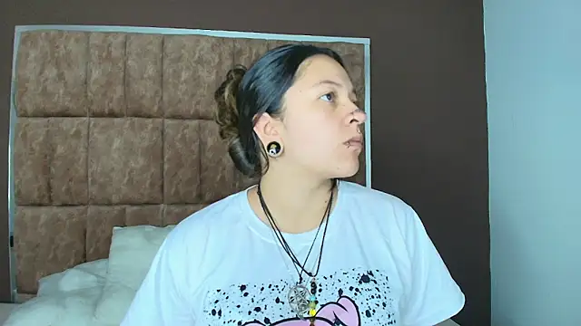 Kitty ravee online show from October 2025 12:45:02 AM