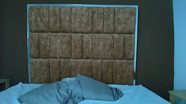 Kitty ravee online show from October 2025 01:34:02 PM