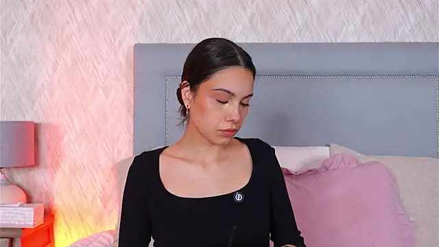Sofy Bradd online show from October 2025 02:23:02 AM