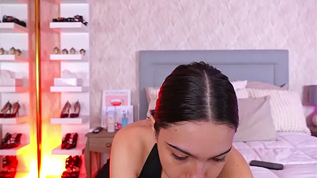 Sofy Bradd online show from November 2025 08:25:02 AM