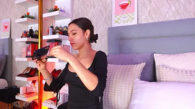 Sofy Bradd online show from February 2026 07:32:02 AM