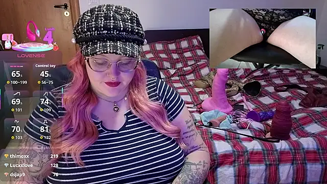 Snapshot of AlyssaWonderland chatting on December 2025 08:04:02 PM AlyssaWonderland online show from December 2025 08:04:02 PM