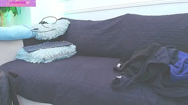 Daisy Price online show from November 2025 11:10:02 AM