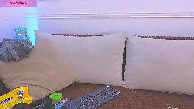 Daisy Price online show from April 2026 10:33:01 AM