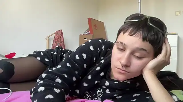 Snapshot of NIQUE_TARAXX chatting on September 2025 04:03:02 PM NIQUE TARAXX online show from September 2025 04:03:02 PM