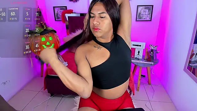 Khloee f w online show from October 2025 04:08:02 PM