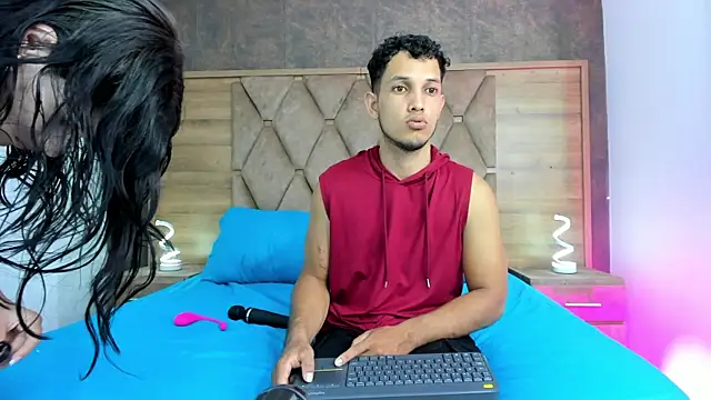 EimyAndMaxi online show from April 2026 08:15:02 PM