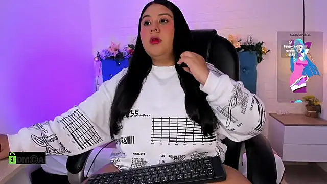 Snapshot of julieta_miller01 chatting on December 2025 06:17:01 PM julieta miller01 online show from December 2025 06:17:01 PM